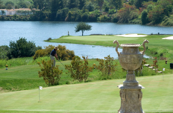 Out-Of-Bounds_Villa-Padierna_golfbana