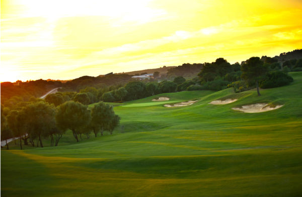 Out-Of-Bounds_LaReserva_golfbana