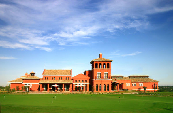Out-Of-Bounds_LaReserva_golfbana