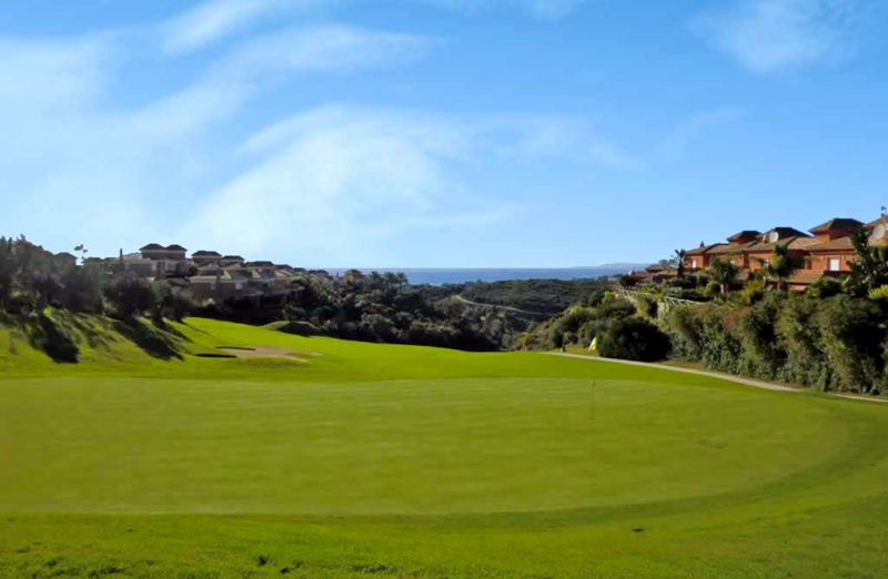 Out-Of-Bounds_Santa-Clara_golfbana