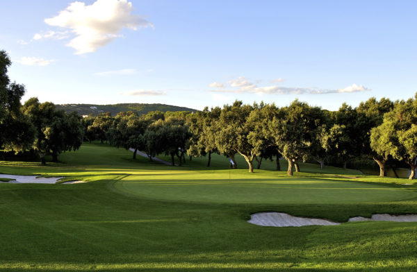 Out-Of-Bounds_Valderrama_golfbana