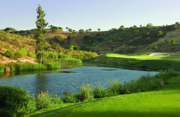 Out-Of-Bounds_Monte-Rei_golfbana