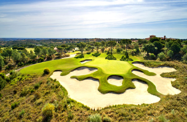 Out-Of-Bounds_Monte-Rei_golfbana