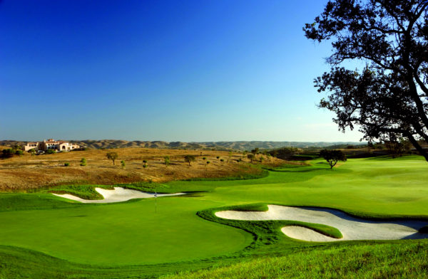 Out-Of-Bounds_Monte-Rei_golfbana