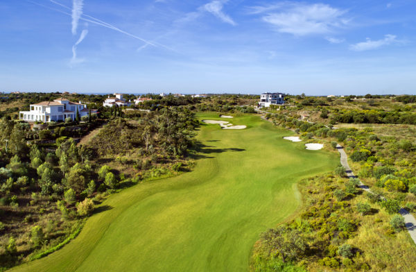 Out-Of-Bounds_Monte-Rei_golfbana
