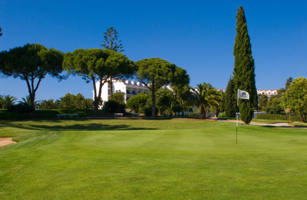Out-Of-Bounds_Penina-resort_golfbana