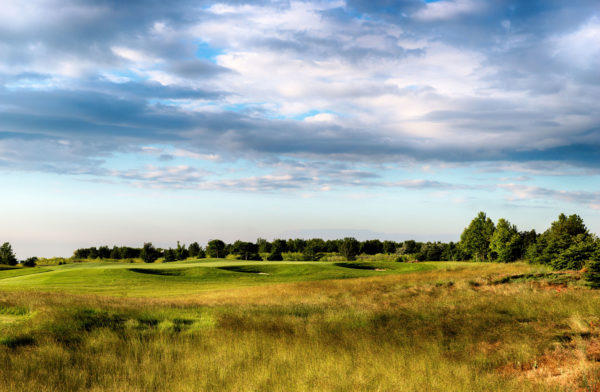 Out-Of-Bounds_Lighthouse_golfbana
