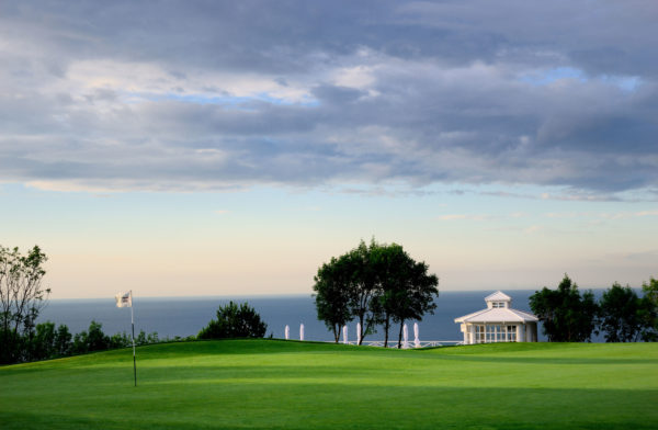 Out-Of-Bounds_Lighthouse_golfbana