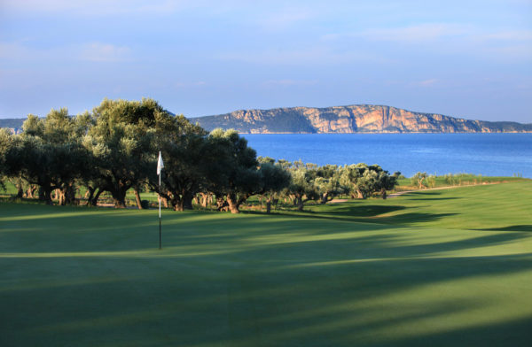 Out-Of-Bounds_Costa-Navarino_golfbana