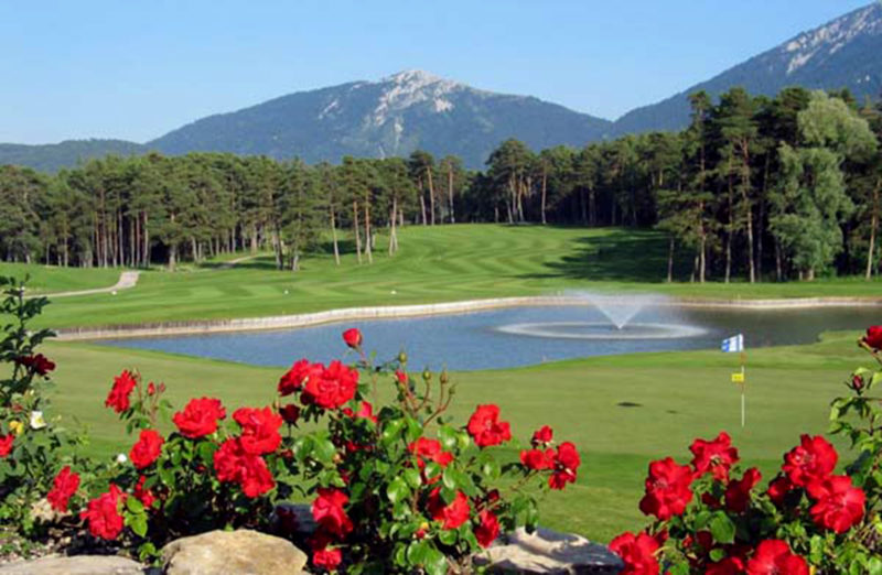 Out-Of-Bounds_Chateau-Taulane_golfbana