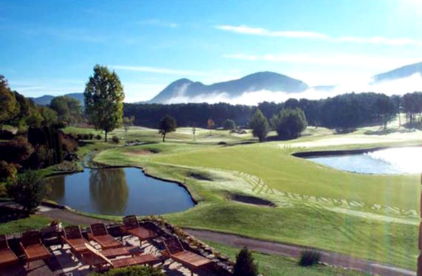 Out-Of-Bounds_Chateau-Taulane_golfbana