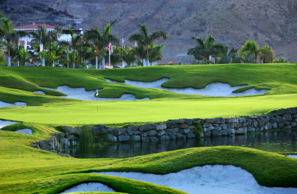 Out-Of-Bounds_AnfiTauro_golfbana
