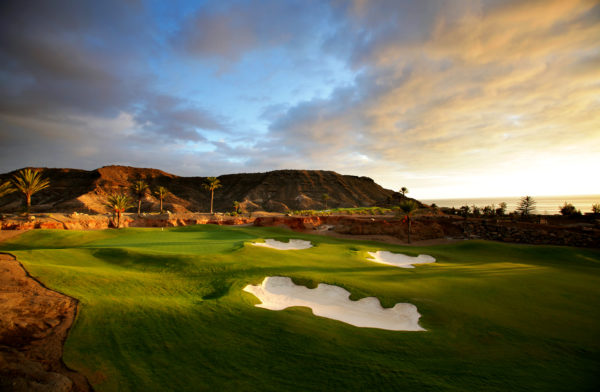 Out-Of-Bounds_AnfiTauro_golfbana