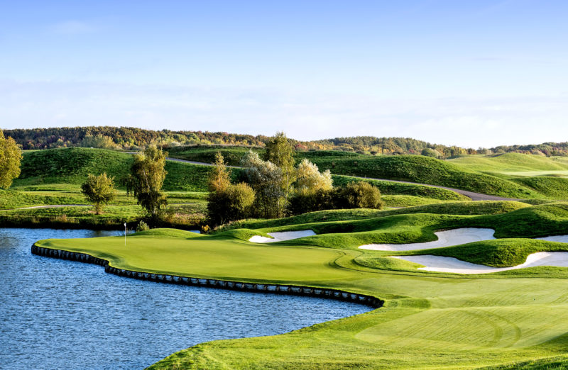 Out-Of-Bounds_Le-Golf-National_golfbana