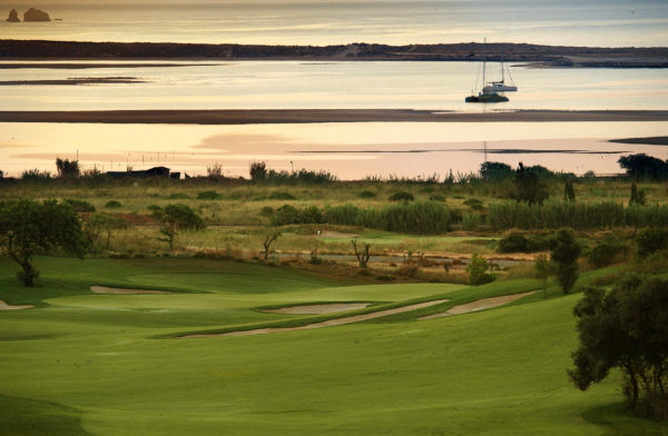 Out-Of-Bounds_Onyria-Palmares_golfbana