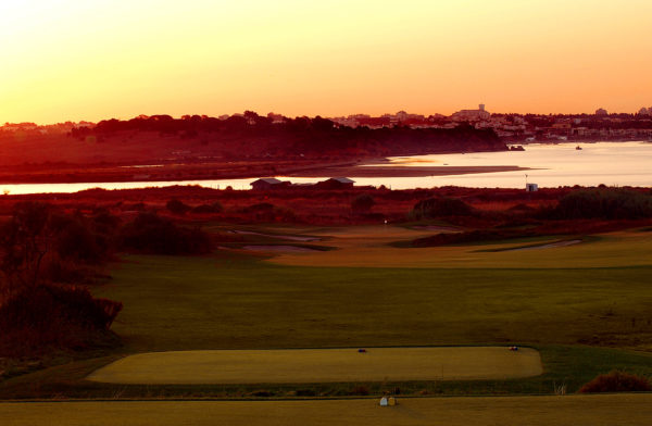 Out-Of-Bounds_Onyria-Palmares_golfbana