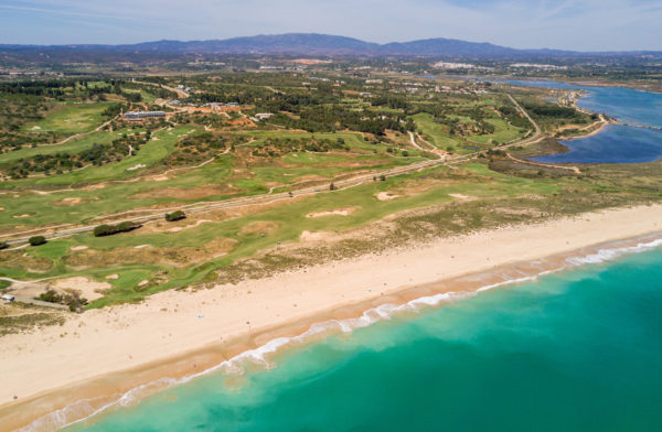 Out-Of-Bounds_Onyria-Palmares_golfbana