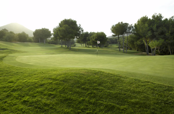 Out-Of-Bounds_LaManga_golfbana
