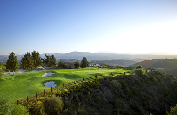 Out-Of-Bounds_Minthis-Hills_golfbana