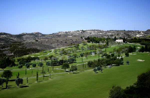 Out-Of-Bounds_Minthis-Hills_golfbana