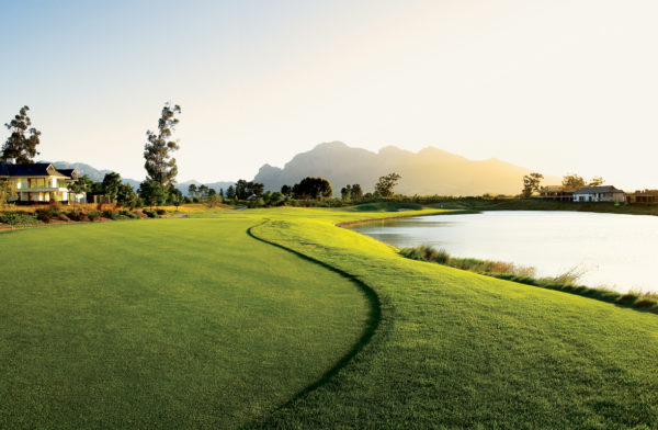 Out-Of-Bounds_Pearl-Valley_golfbana
