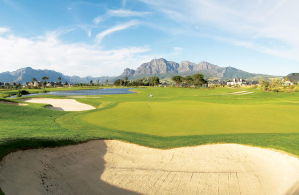 Out-Of-Bounds_Pearl-Valley_golfbana